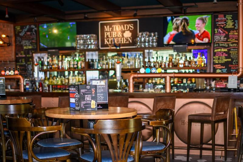 Premier Inn Dubai Investments Park - Bar