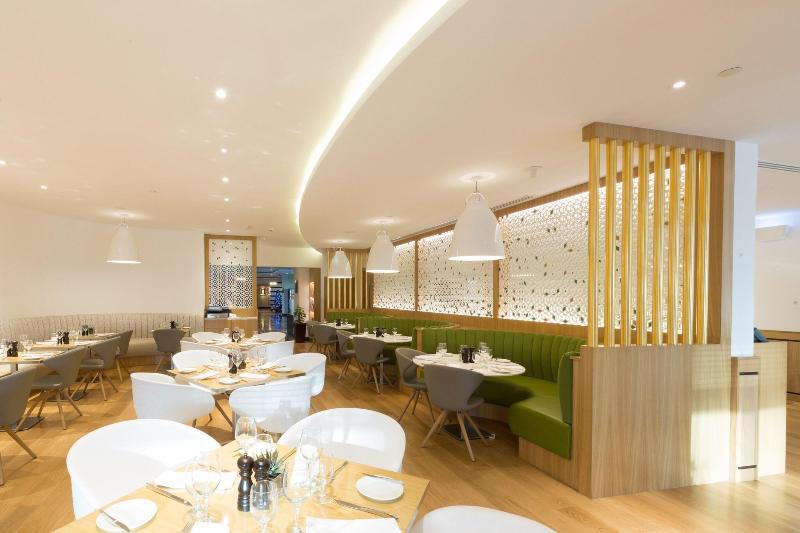 Premier Inn Dubai Investments Park - Restoran