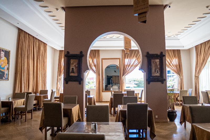 Intouriste Hôtel & Suites - Restoran