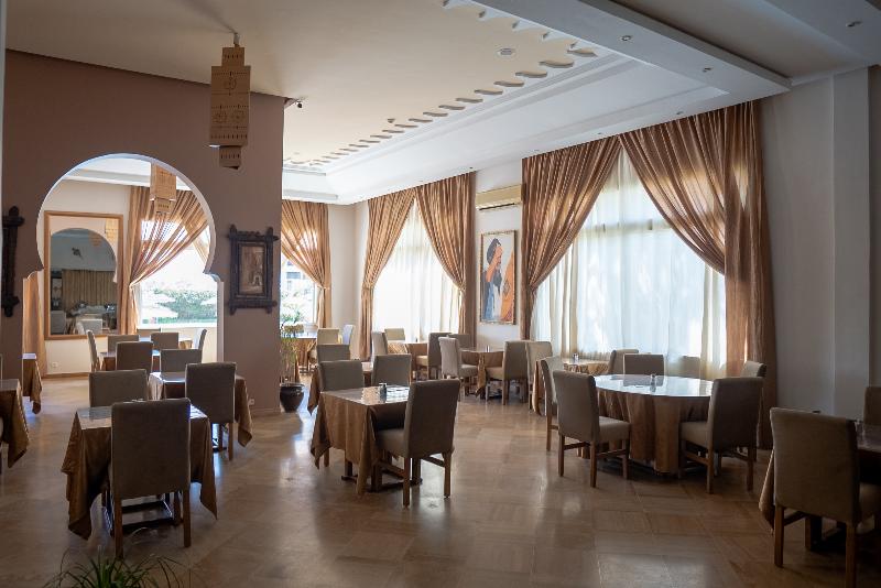 Intouriste Hôtel & Suites - Restoran