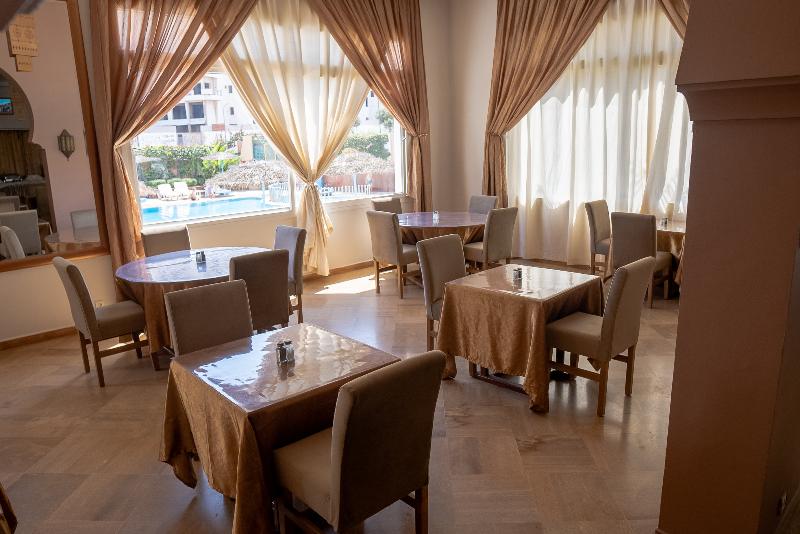 Intouriste Hôtel & Suites - Restoran