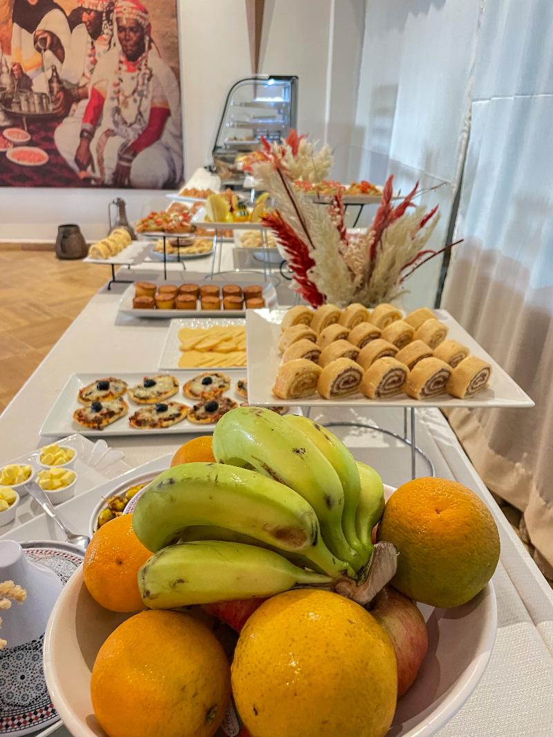 Intouriste Hôtel & Suites - Restoran