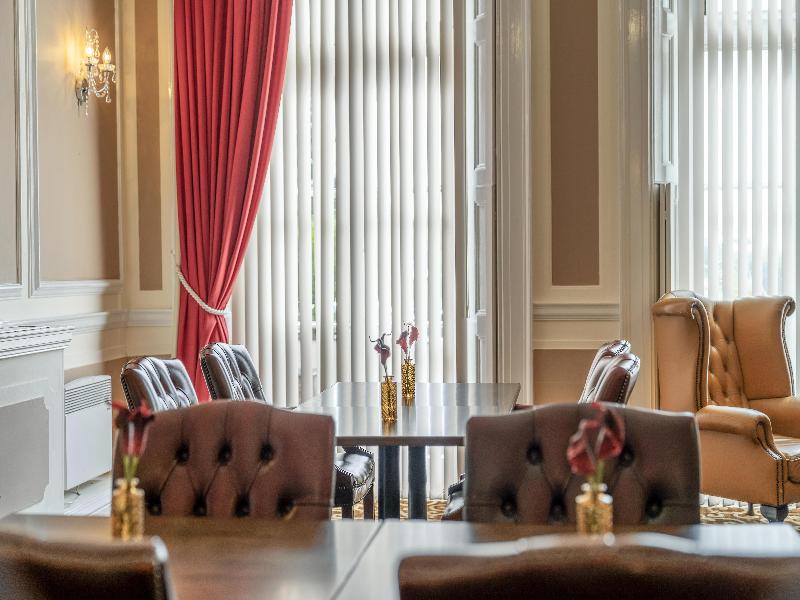 Russ Hill Hotel - Bar