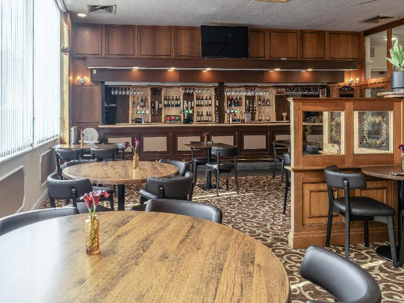 Russ Hill Hotel - Bar