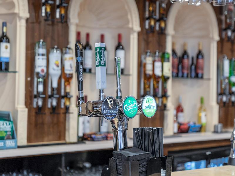 Russ Hill Hotel - Bar