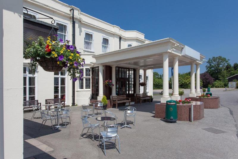 Russ Hill Hotel - Genel