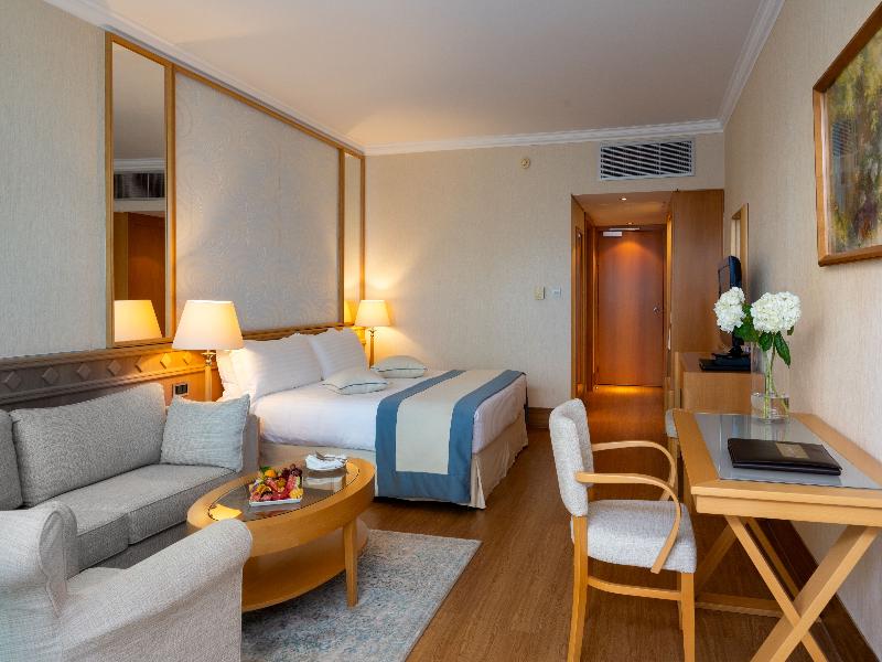 Constantinou Bros Asimina Suites - Oda