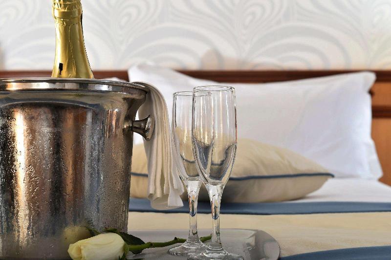 Constantinou Bros Asimina Suites - Oda