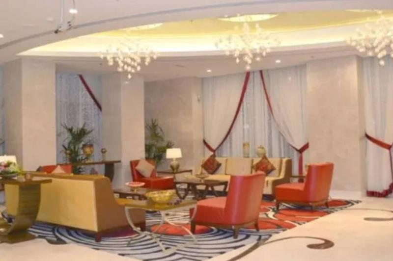 Landmark Plaza Hotel - Lobi