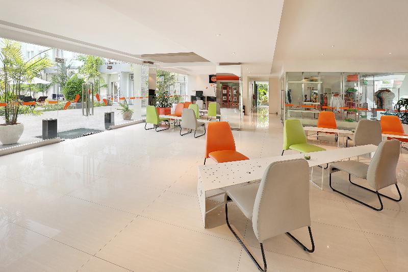 HARRIS Hotel and Residences Riverview Kuta - Bali - Lobi