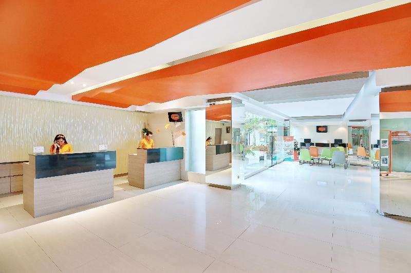 HARRIS Hotel and Residences Riverview Kuta - Bali - Lobi