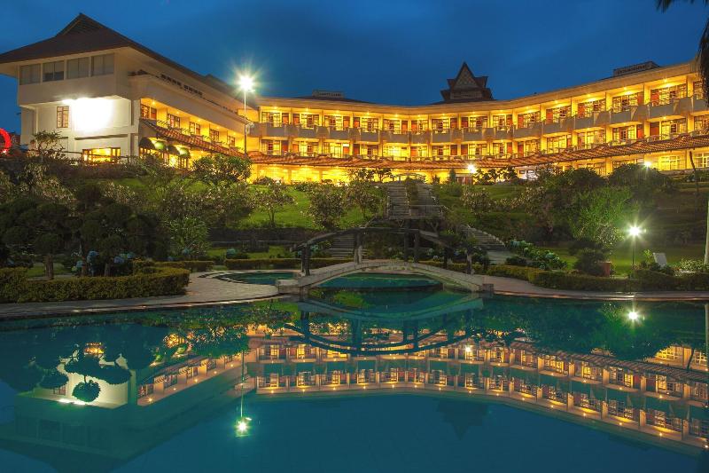 Sinabung Resort Hotel - Havuz