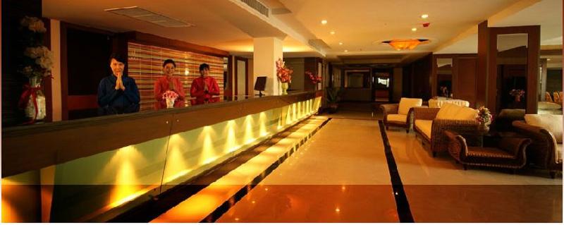 Convenient Grand Hotel - Lobi