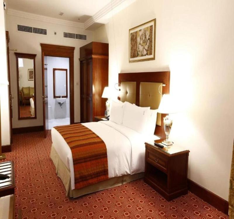 Sunday Hotel Holiday international Dubai - Oda