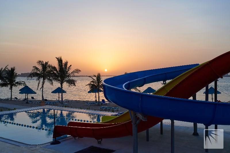 BM Beach Resort - Havuz