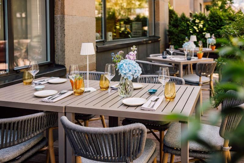 Neues Schloss Hotel Zurich, Autograph Collection - Restoran