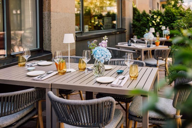 Neues Schloss Hotel Zurich, Autograph Collection - Restoran