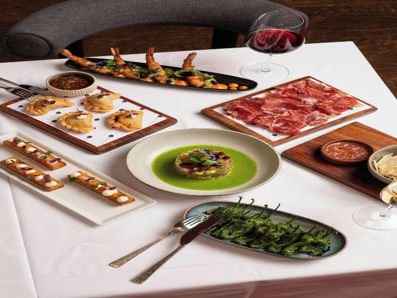 Neues Schloss Hotel Zurich, Autograph Collection - Restoran