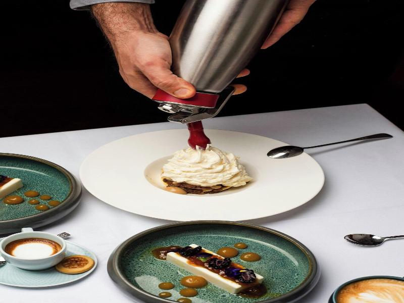 Neues Schloss Hotel Zurich, Autograph Collection - Restoran
