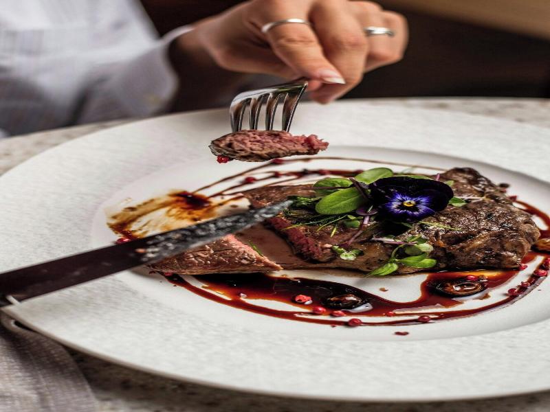 Neues Schloss Hotel Zurich, Autograph Collection - Restoran