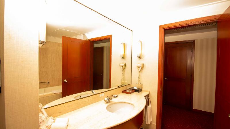 Redtop Hotel & Convention Center - Oda