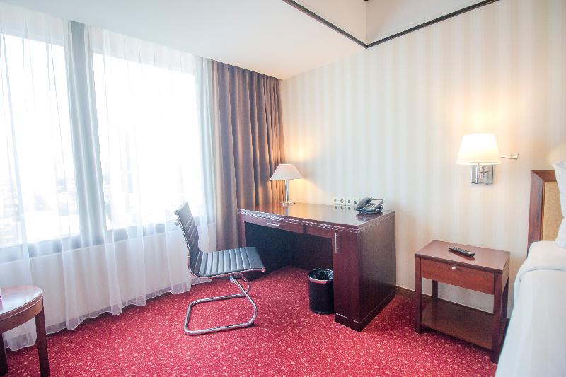 Redtop Hotel & Convention Center - Oda