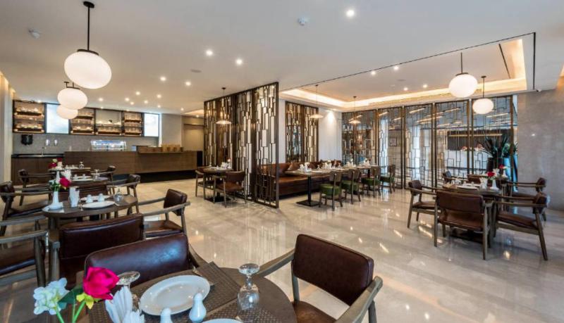 Boudl Corniche - Restoran