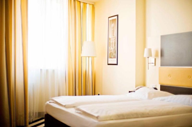 Tante ALMA Bristol Hotel - Oda