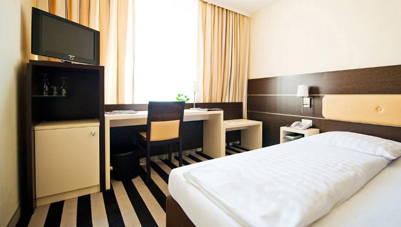 Tante ALMA Bristol Hotel - Oda