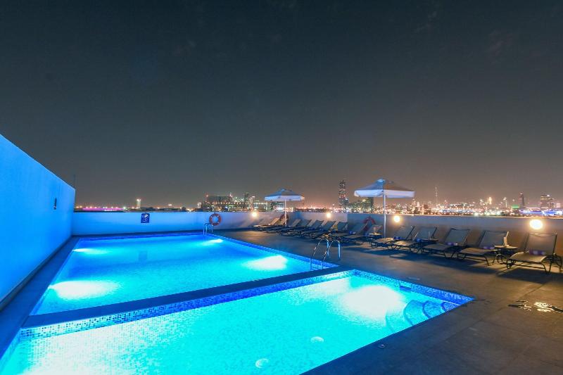 Premier Inn International Airport - Havuz