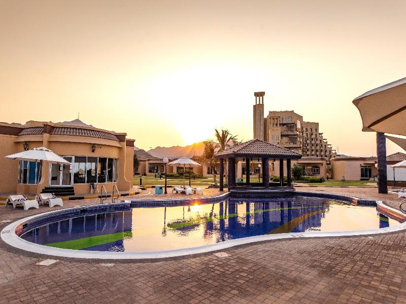 Royal Beach Hotel and Resort - Havuz