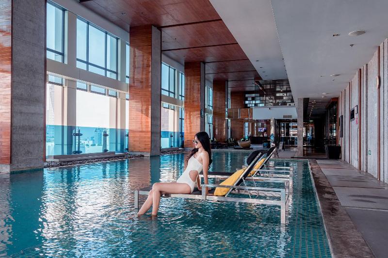 Renaissance Bangkok Ratchaprasong Hotel - Havuz