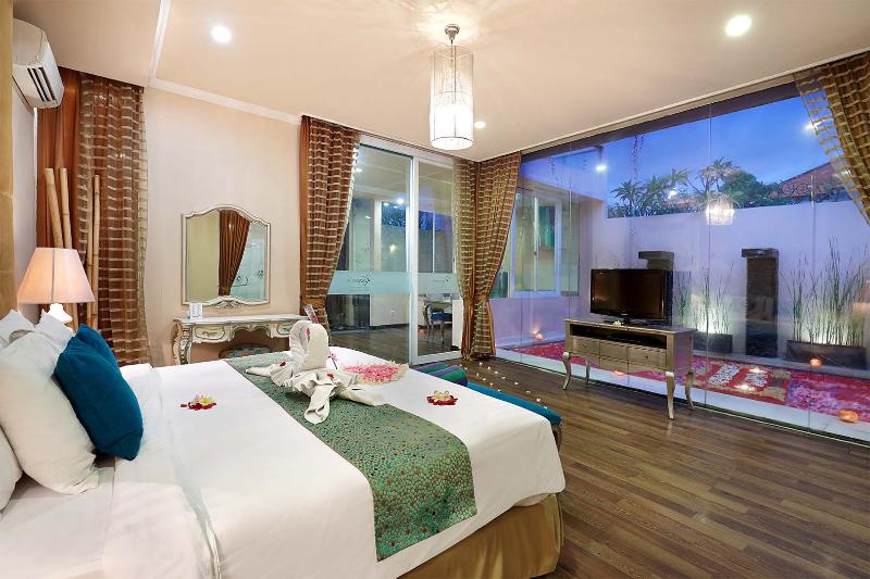 Kaisa Villas Seminyak - Havuz