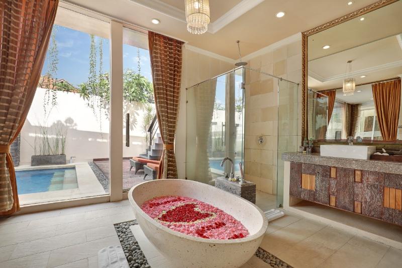 Kaisa Villas Seminyak - Havuz
