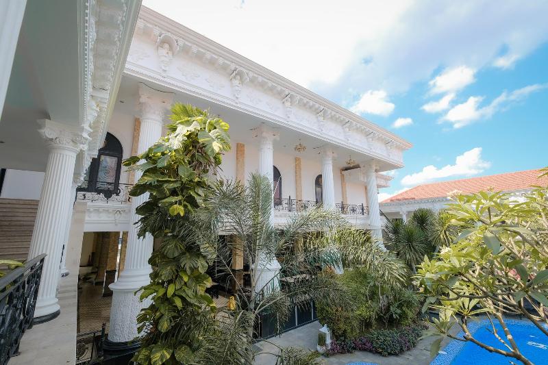 The Grand Palace Yogyakarta - Havuz