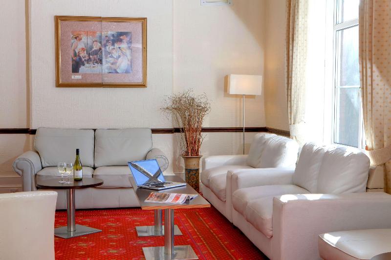 Diplomat Hotel Restaurant and Spa - Lobi