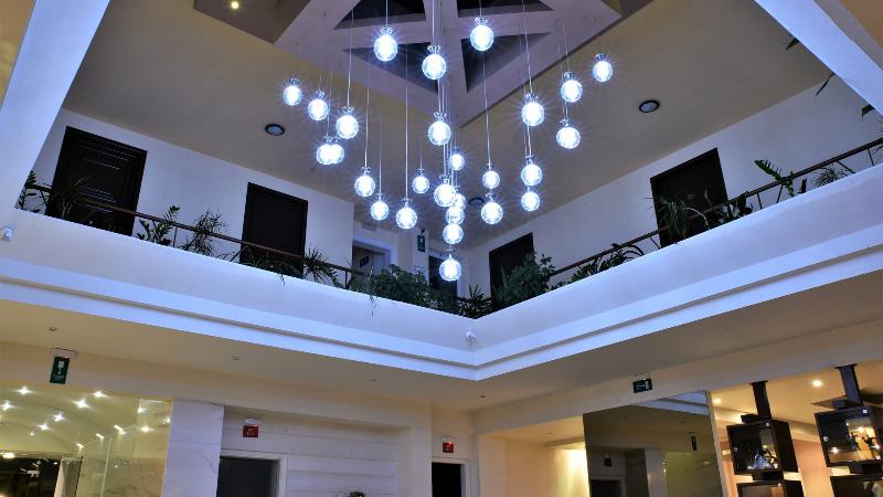 Theo Hotel - Lobi