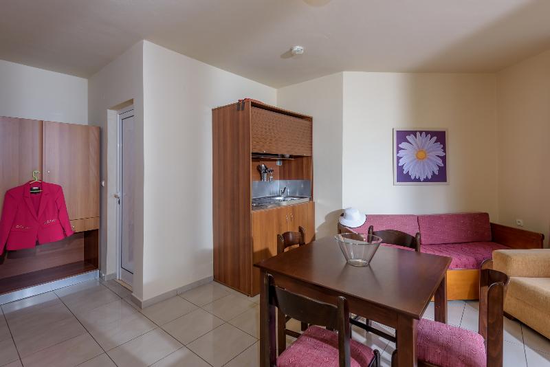 Theo Hotel - Oda