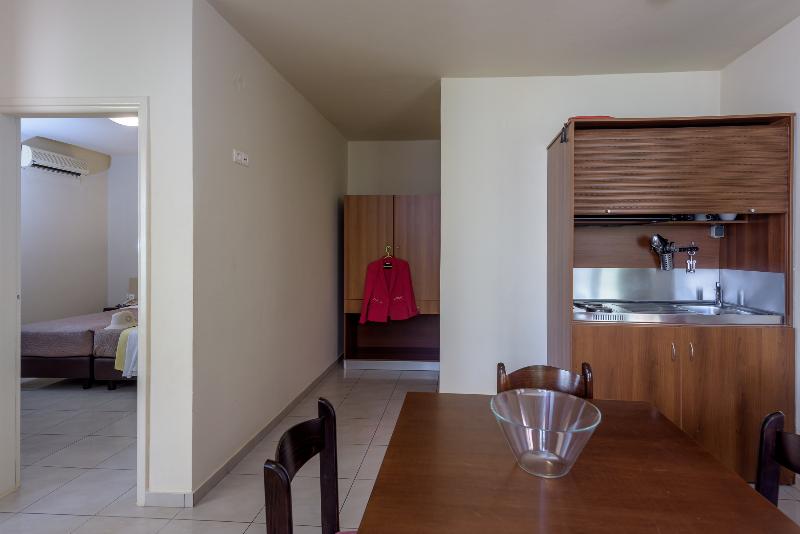 Theo Hotel - Oda