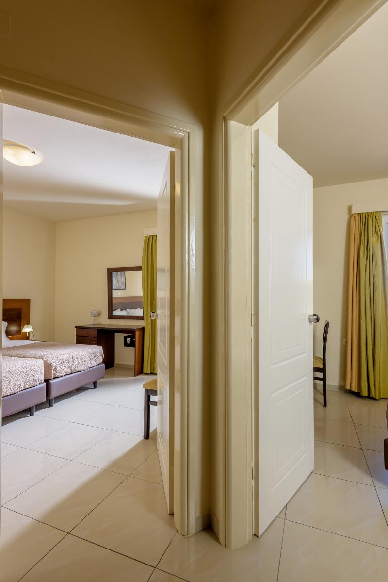 Theo Hotel - Oda