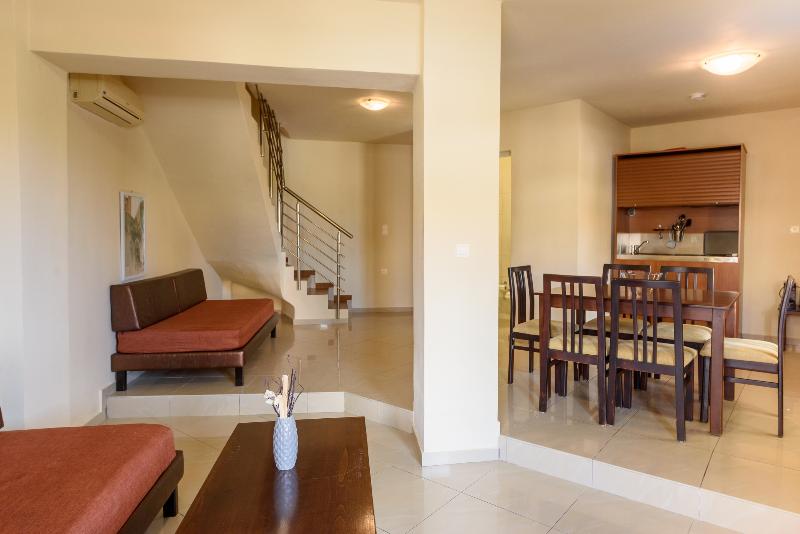 Theo Hotel - Oda