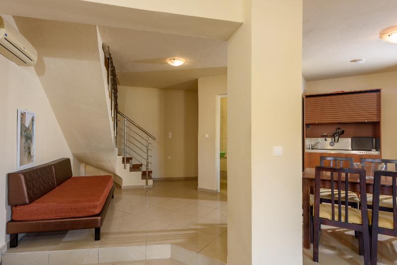 Theo Hotel - Oda