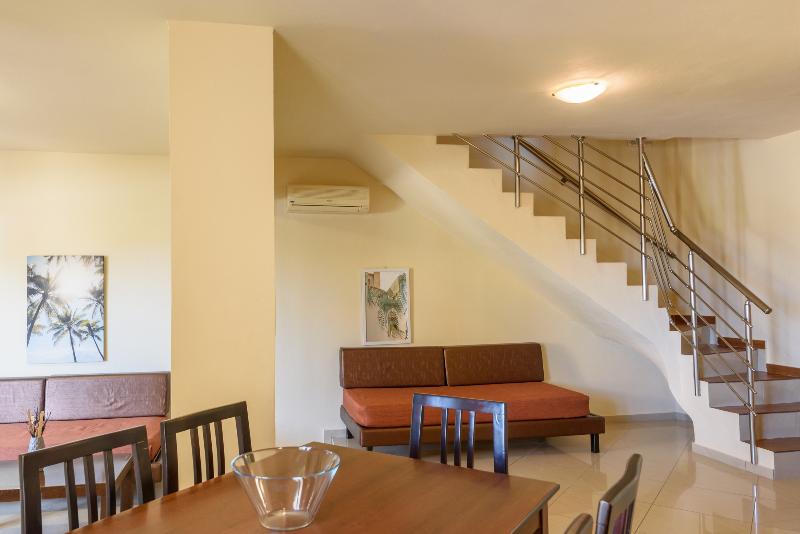 Theo Hotel - Oda