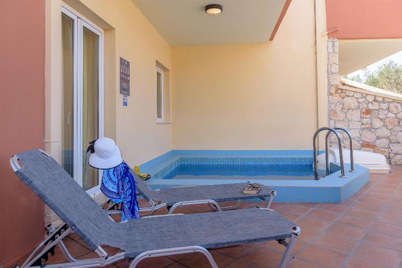 Theo Hotel - Oda