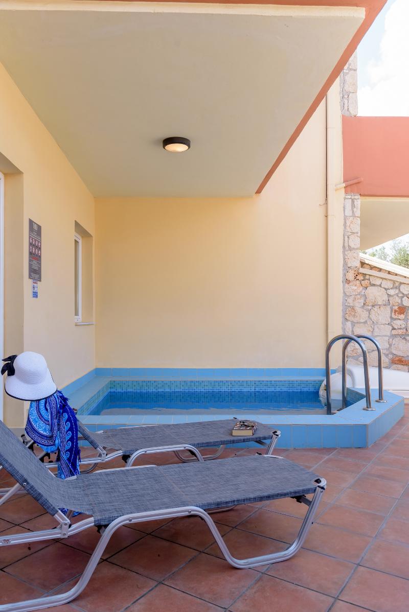 Theo Hotel - Oda