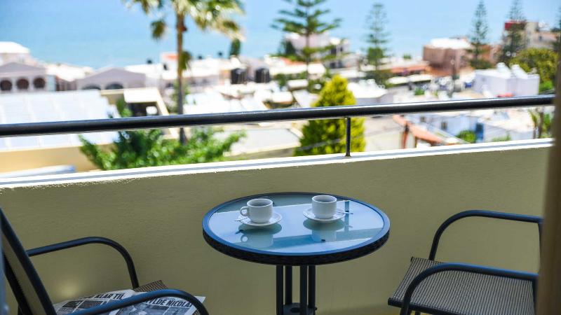 Theo Hotel - Teras