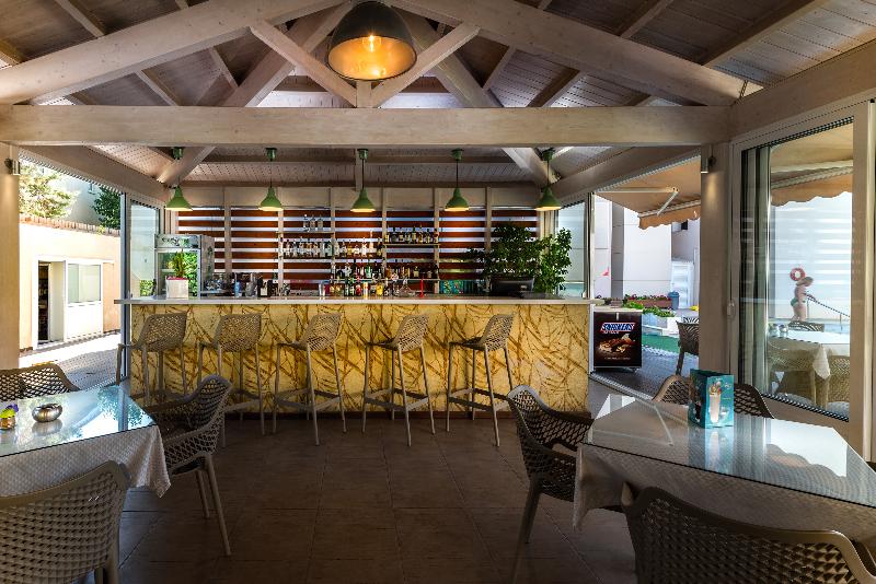 Sunday Hotel - Bar