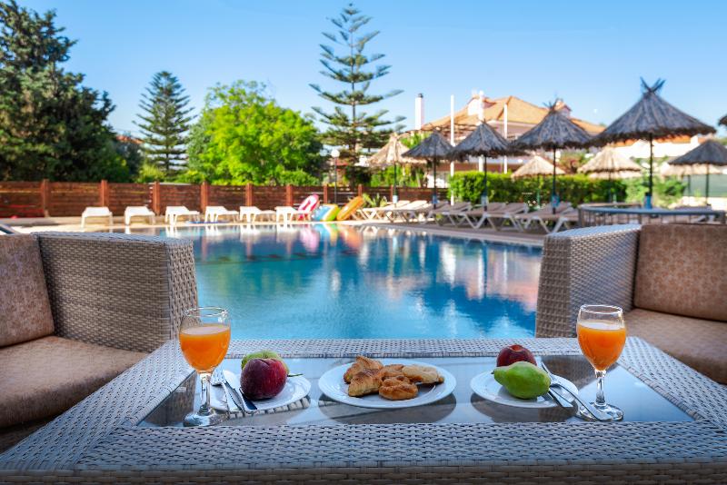 Sunday Hotel - Genel
