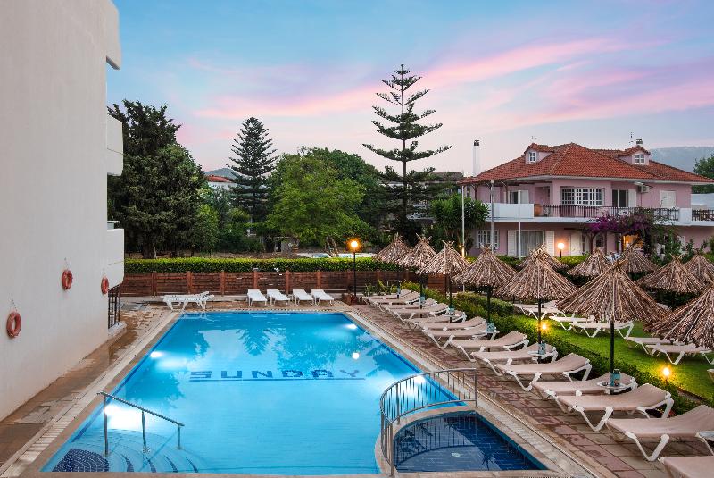 Sunday Hotel - Havuz