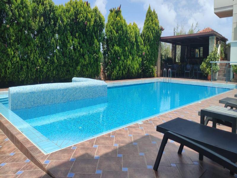 Theros Hotel - Lobi